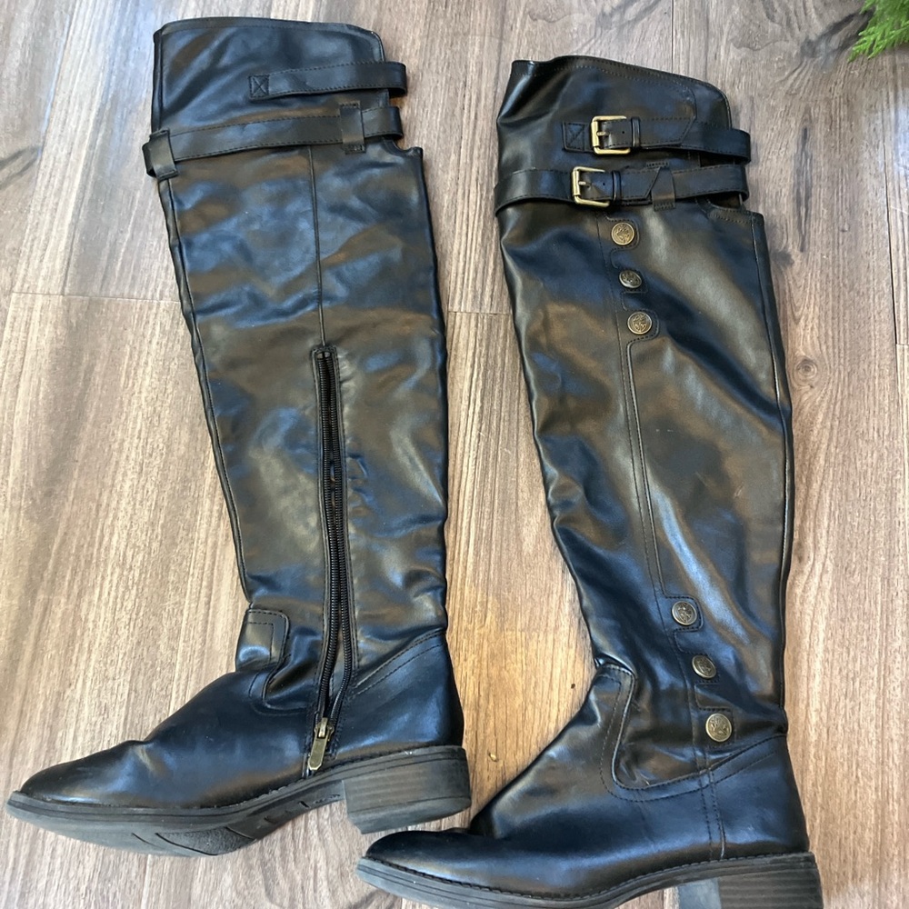 Libby Edelman Black Embossed Sole